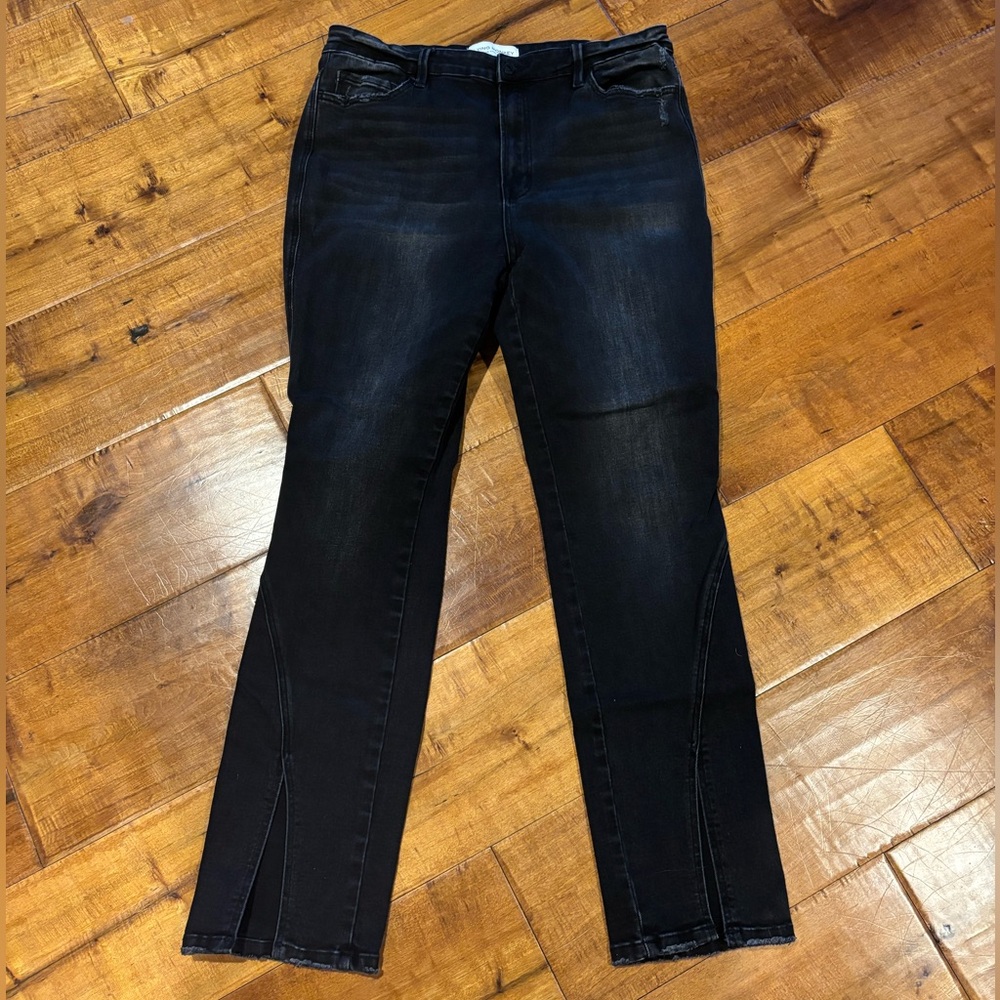 FLYING MONKEY. Size 33 High Rise slim straight